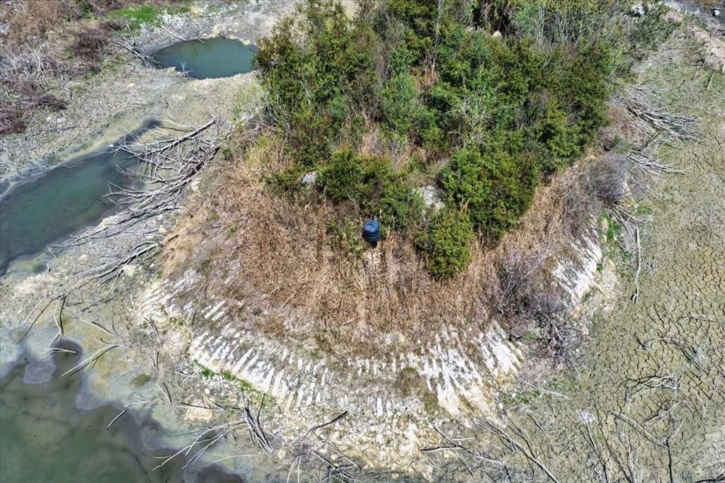 На продажу: $288,800 (14.44 acres)