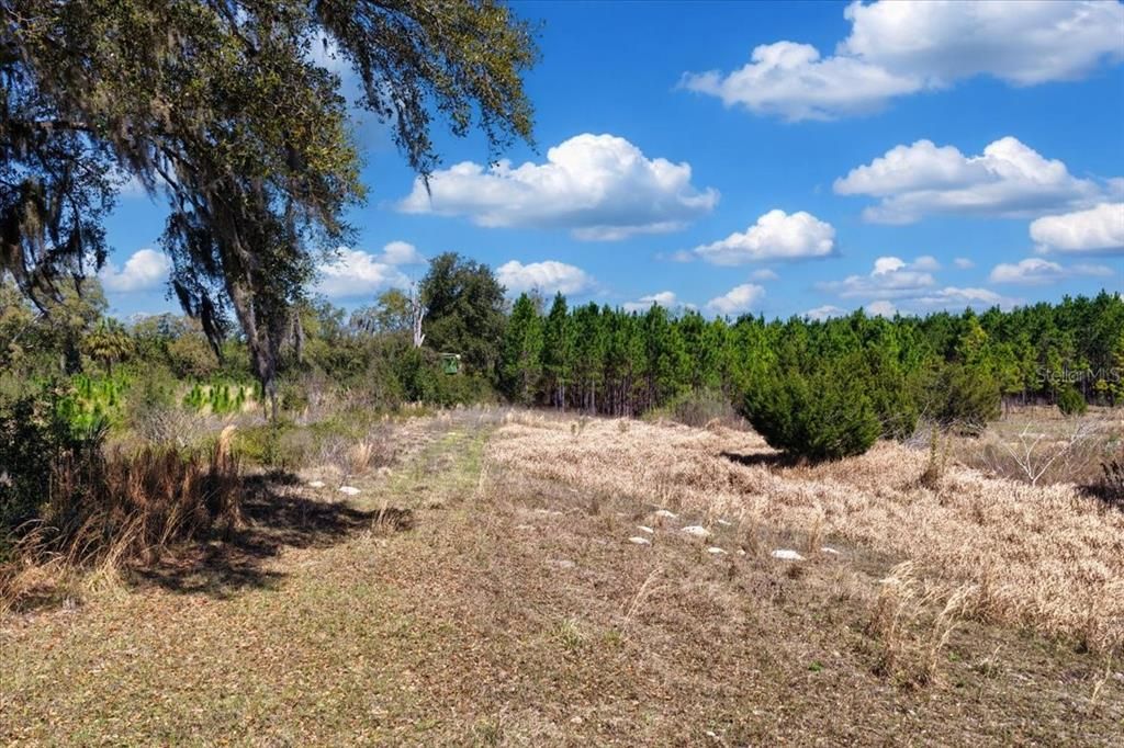 На продажу: $288,800 (14.44 acres)