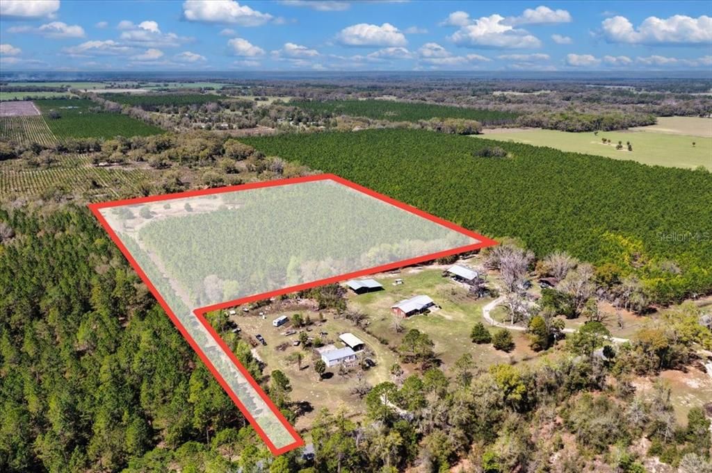 На продажу: $288,800 (14.44 acres)