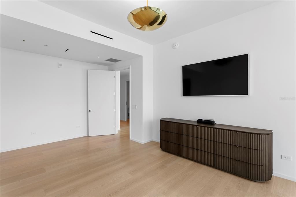For Rent: $16,000 (2 beds, 2 baths, 2050 Square Feet)