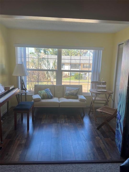 На продажу: $239,000 (2 спален, 2 ванн, 1219 Квадратных фут)