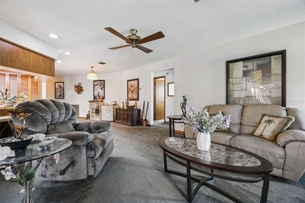 Activo con contrato: $339,900 (3 camas, 2 baños, 2014 Pies cuadrados)