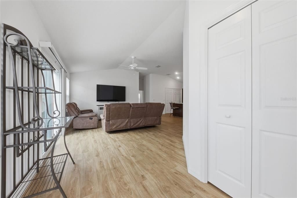En Venta: $280,000 (2 camas, 2 baños, 1203 Pies cuadrados)