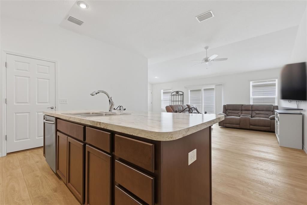 En Venta: $280,000 (2 camas, 2 baños, 1203 Pies cuadrados)