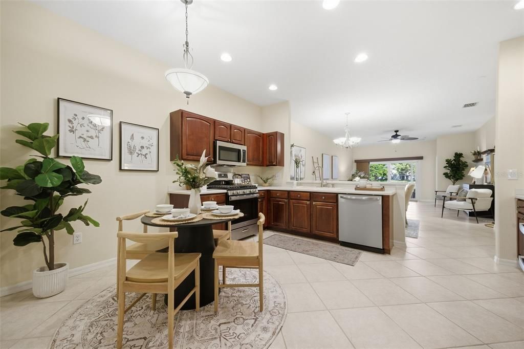 На продажу: $335,000 (2 спален, 2 ванн, 1722 Квадратных фут)