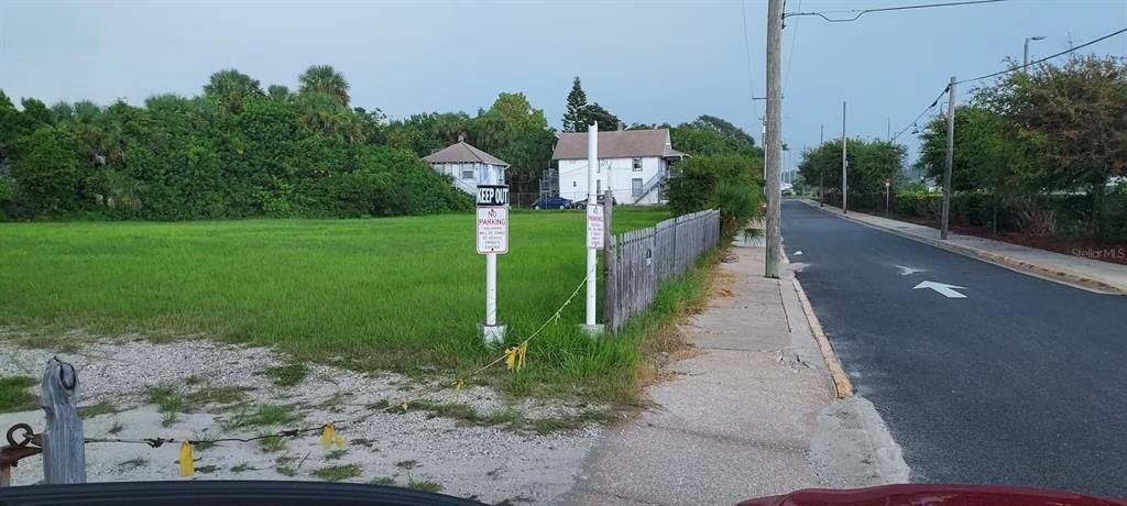 For Sale: $697,000 (0.14 acres)