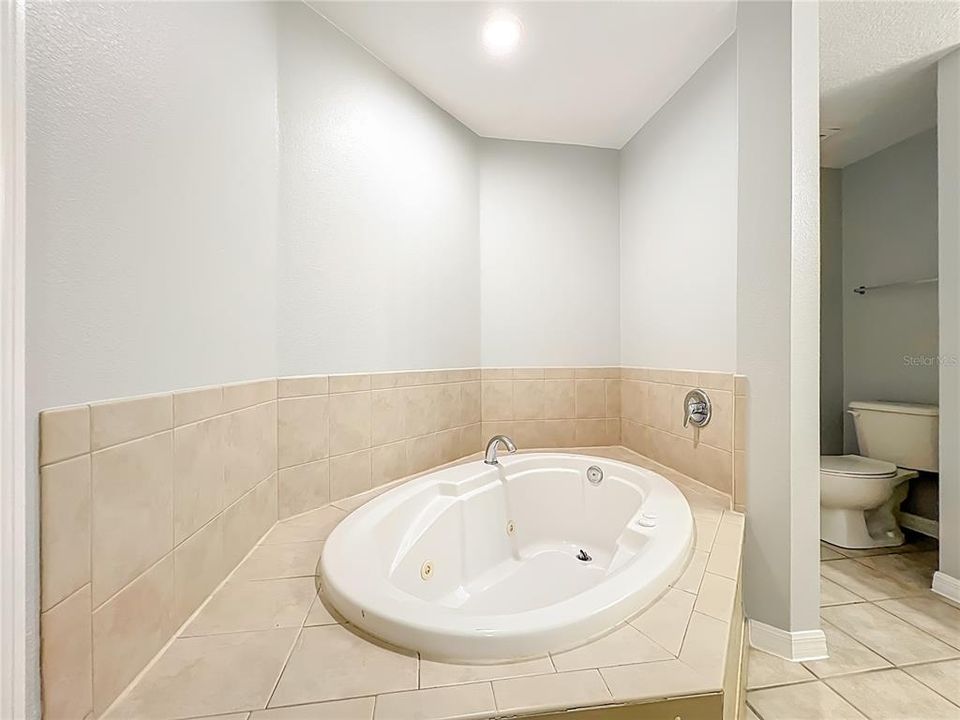 Active With Contract: $264,990 (2 beds, 2 baths, 1178 Square Feet)