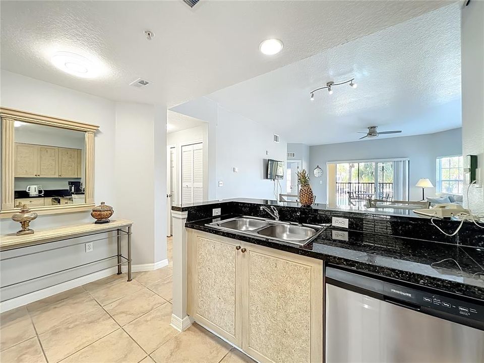 Active With Contract: $264,990 (2 beds, 2 baths, 1178 Square Feet)