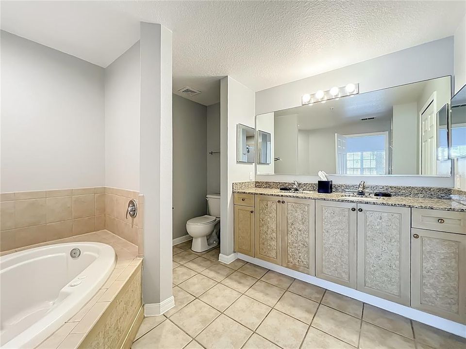 Active With Contract: $264,990 (2 beds, 2 baths, 1178 Square Feet)