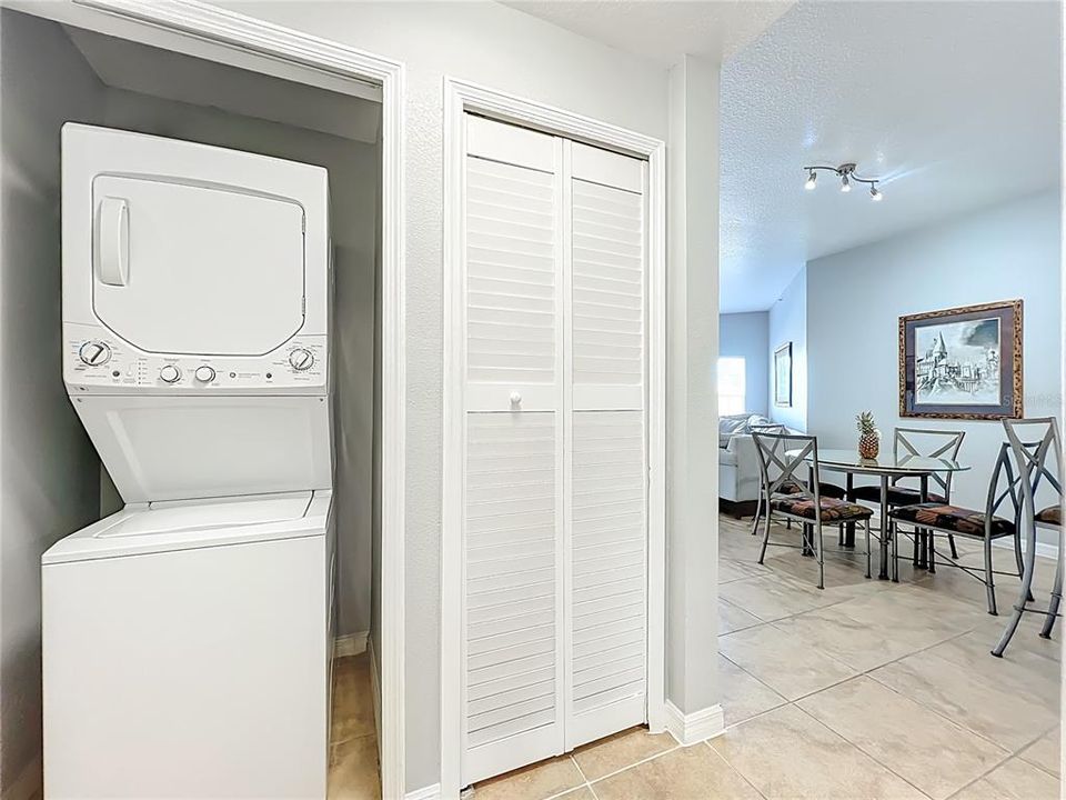 Active With Contract: $264,990 (2 beds, 2 baths, 1178 Square Feet)