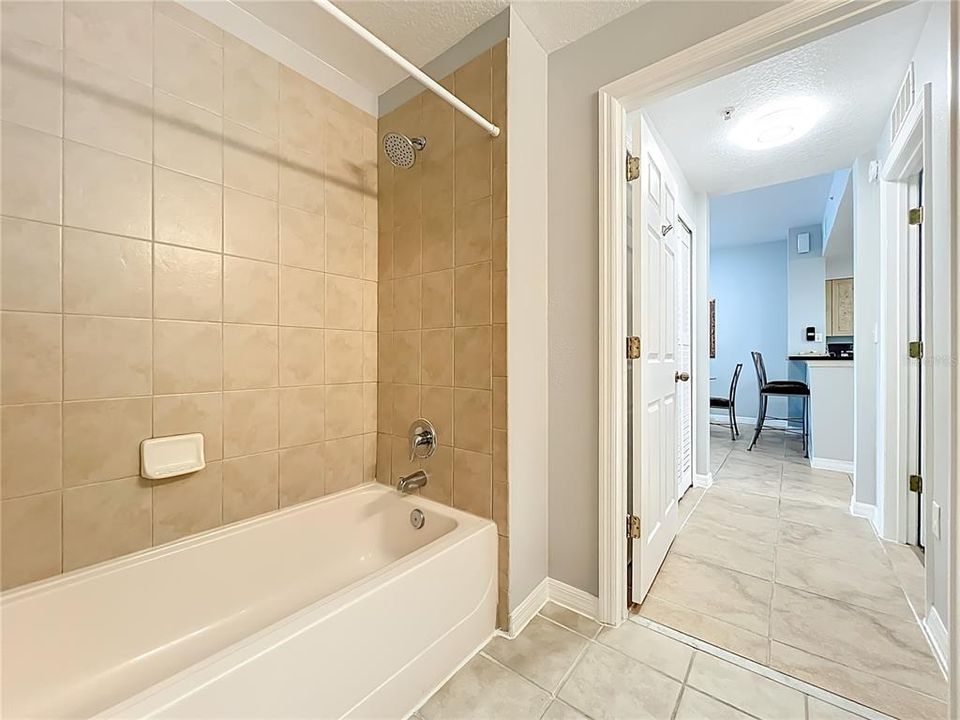 Active With Contract: $264,990 (2 beds, 2 baths, 1178 Square Feet)