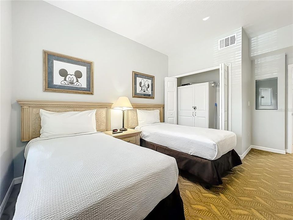 Active With Contract: $264,990 (2 beds, 2 baths, 1178 Square Feet)