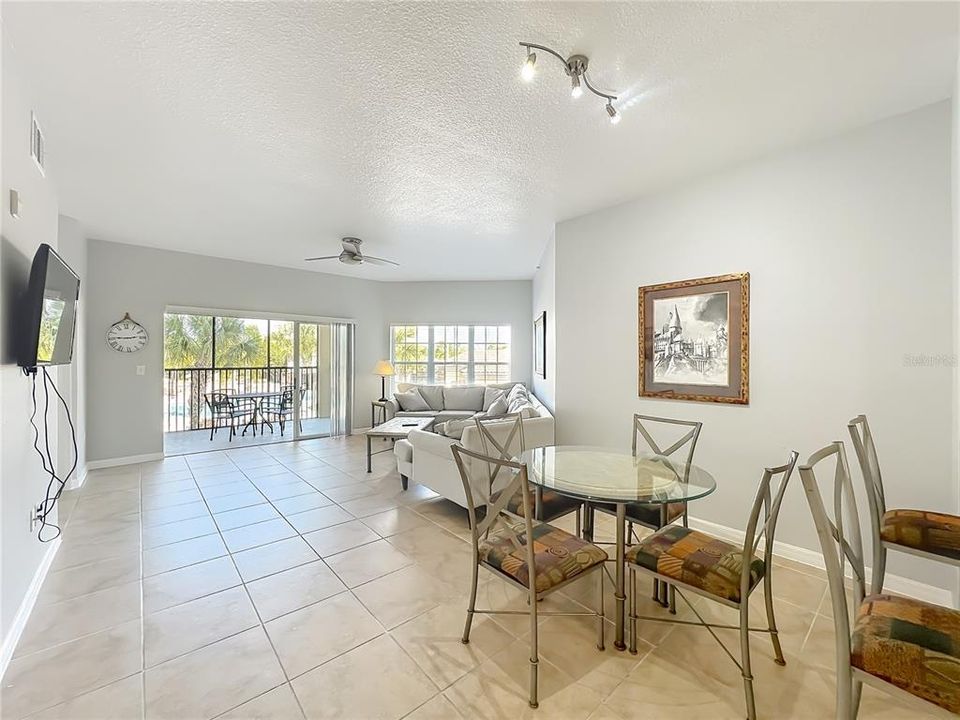 Active With Contract: $264,990 (2 beds, 2 baths, 1178 Square Feet)
