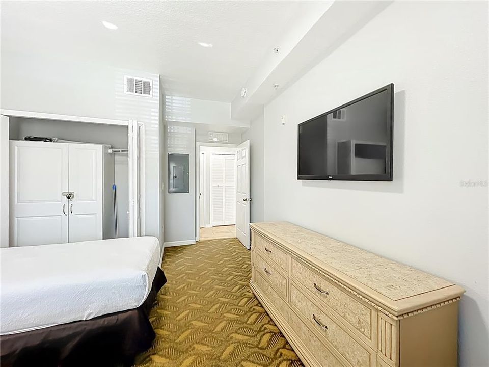 Active With Contract: $264,990 (2 beds, 2 baths, 1178 Square Feet)