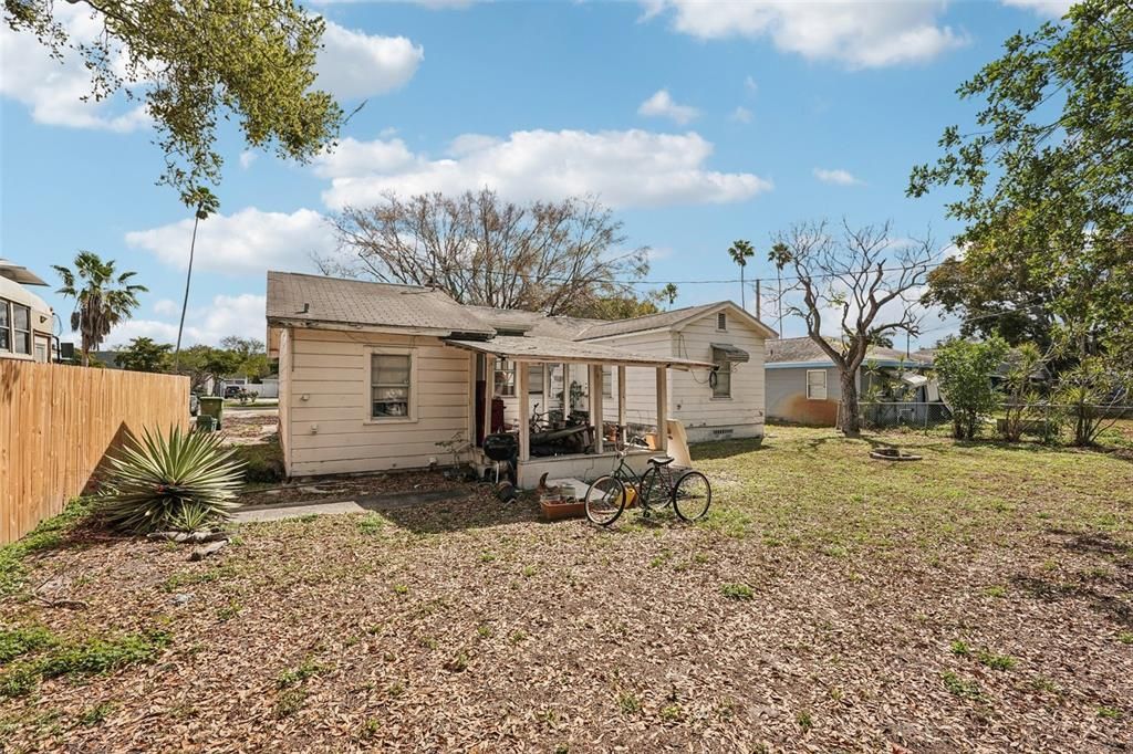 Active With Contract: $169,900 (3 beds, 1 baths, 1390 Square Feet)