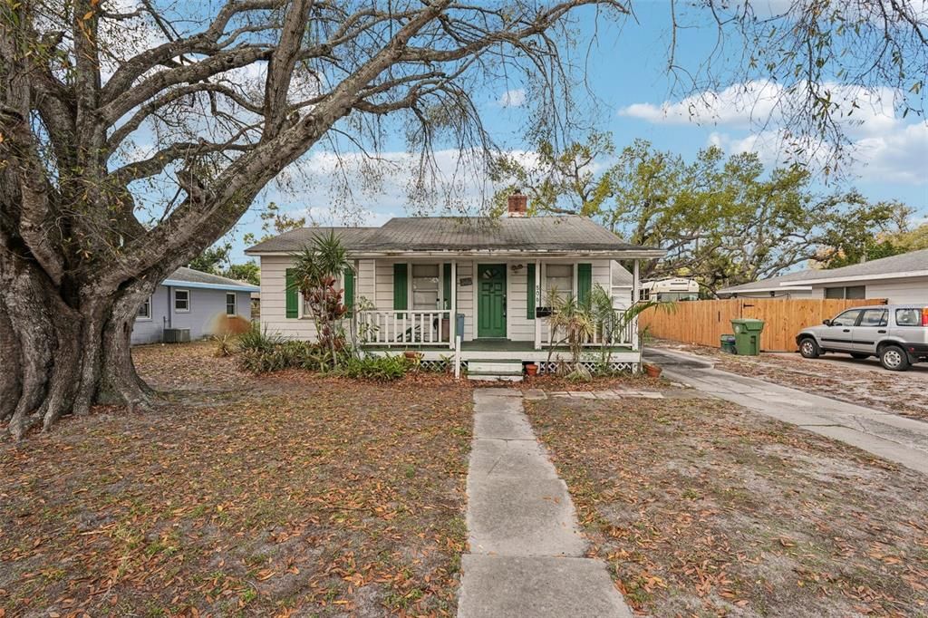 Active With Contract: $169,900 (3 beds, 1 baths, 1390 Square Feet)