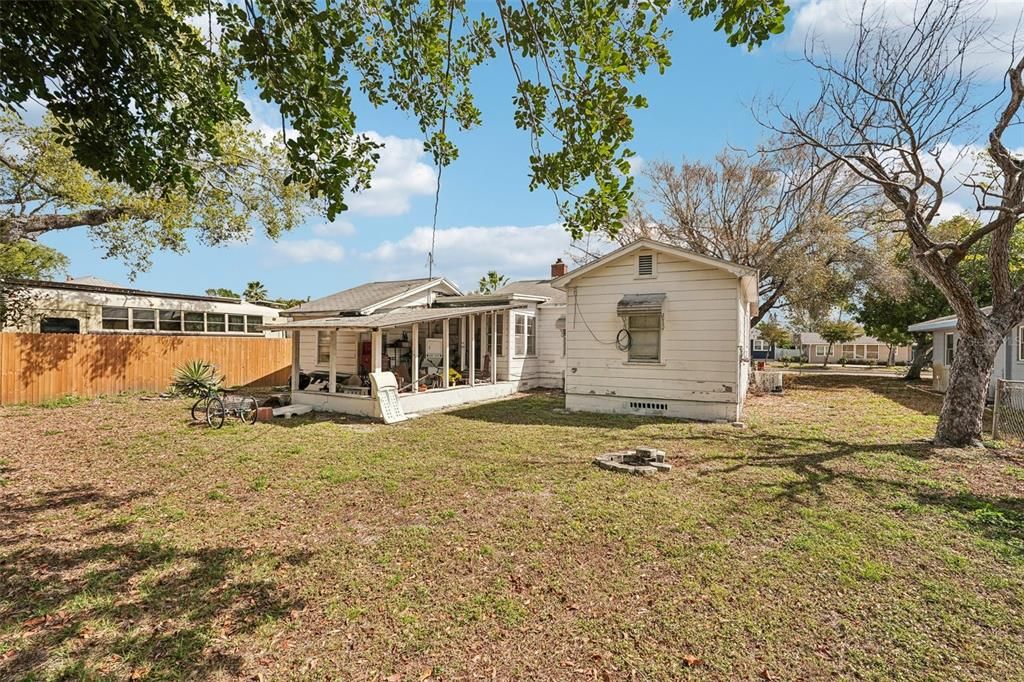 Active With Contract: $169,900 (3 beds, 1 baths, 1390 Square Feet)