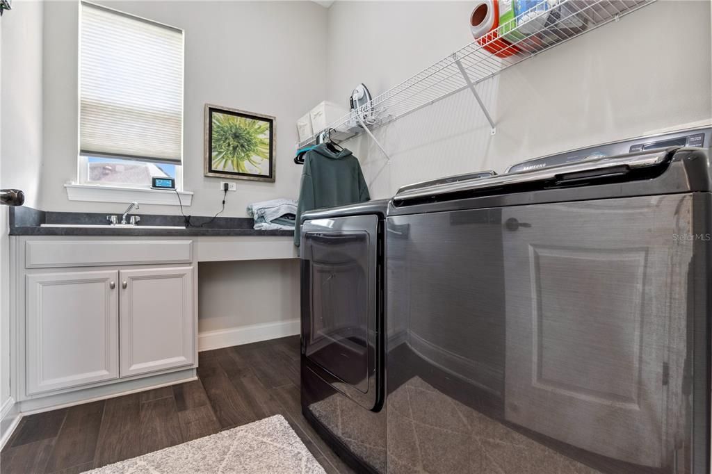 Activo con contrato: $1,149,500 (5 camas, 4 baños, 3765 Pies cuadrados)