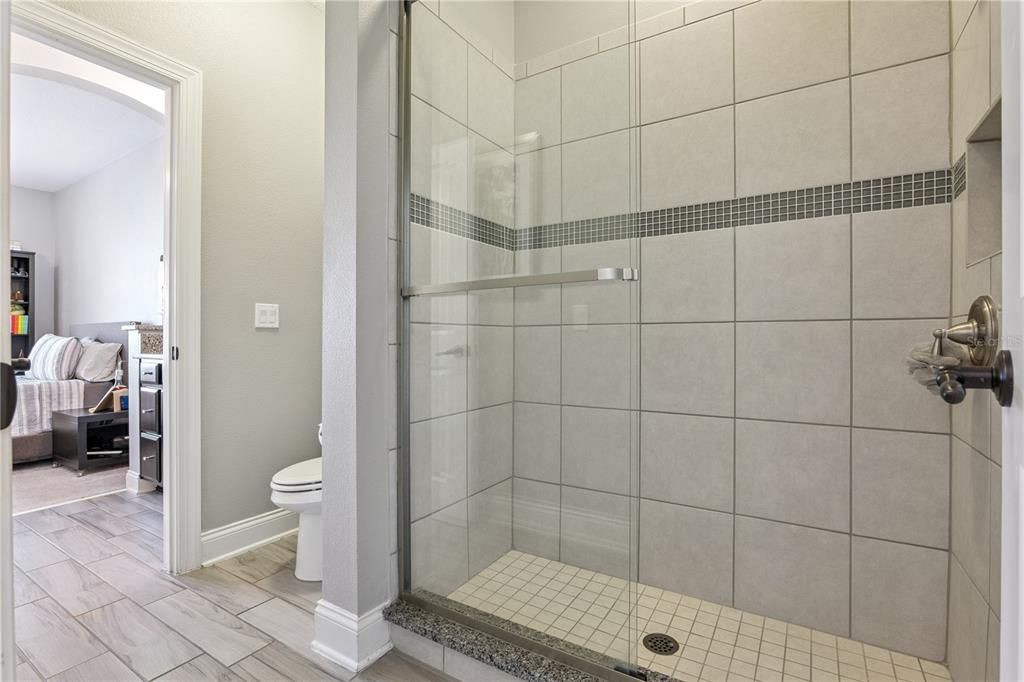 Activo con contrato: $1,149,500 (5 camas, 4 baños, 3765 Pies cuadrados)