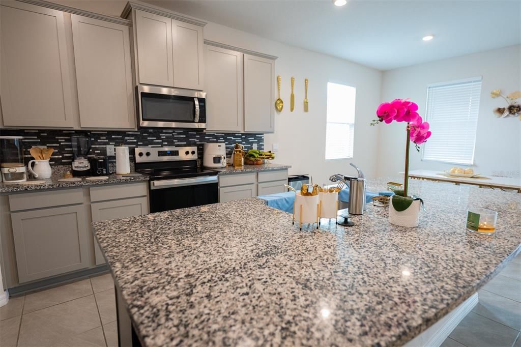En Venta: $385,000 (4 camas, 2 baños, 2035 Pies cuadrados)
