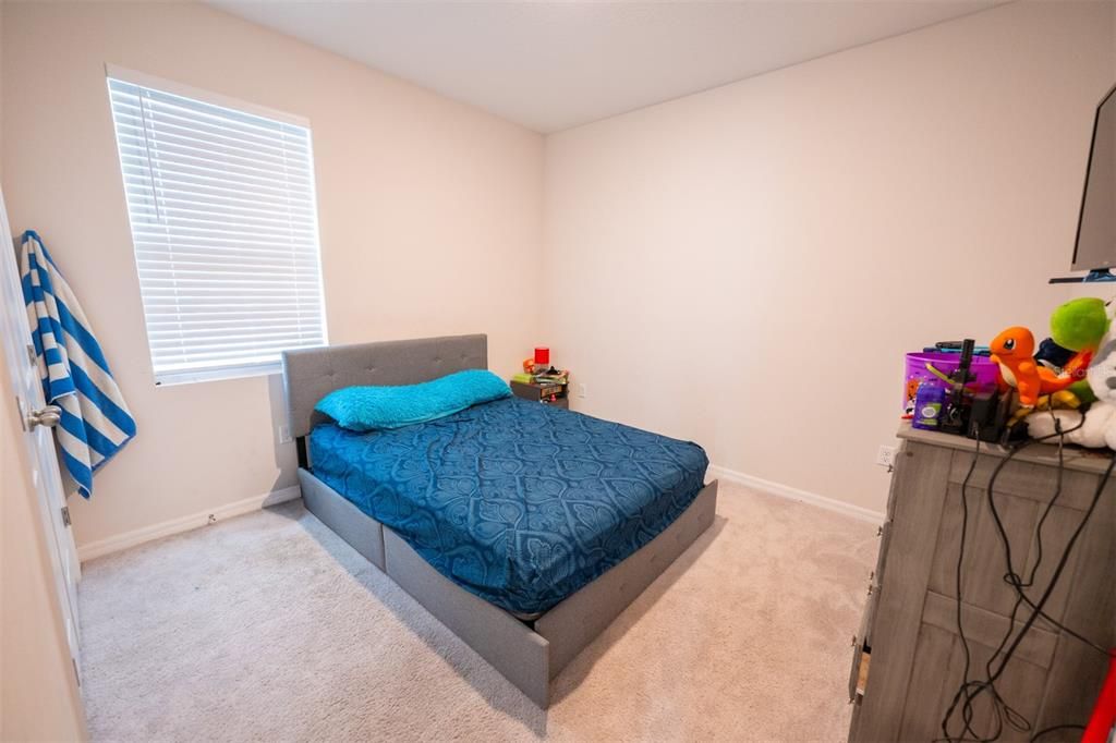 En Venta: $385,000 (4 camas, 2 baños, 2035 Pies cuadrados)