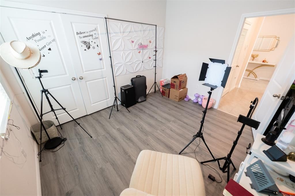 En Venta: $385,000 (4 camas, 2 baños, 2035 Pies cuadrados)