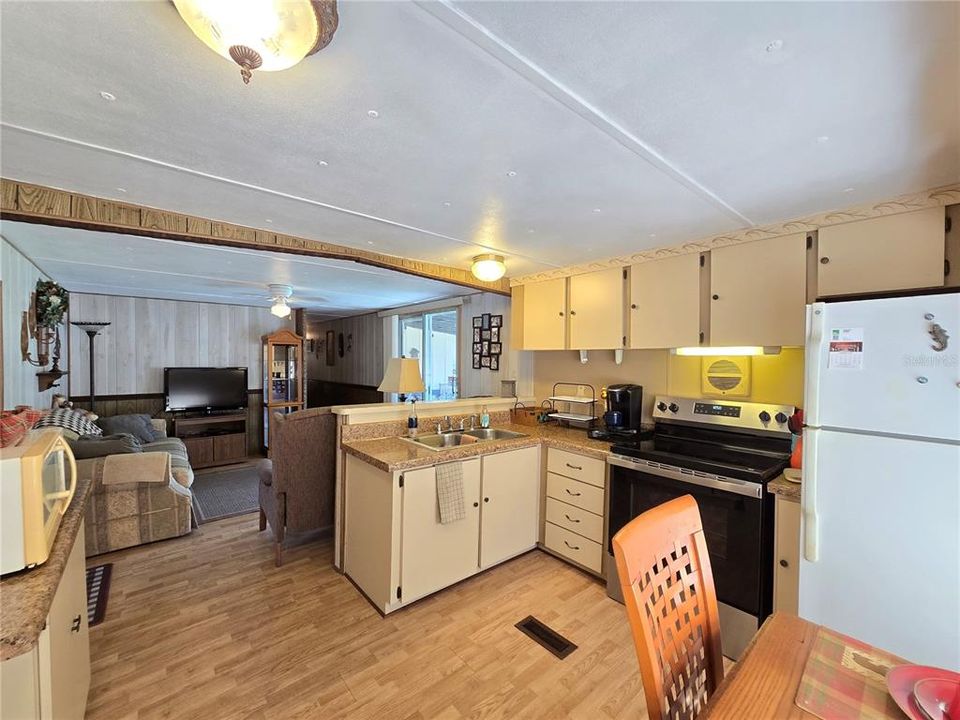 待售: $149,900 (3 贝兹, 1 浴室, 564 平方英尺)