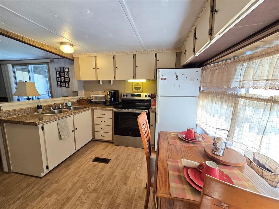 待售: $149,900 (3 贝兹, 1 浴室, 564 平方英尺)