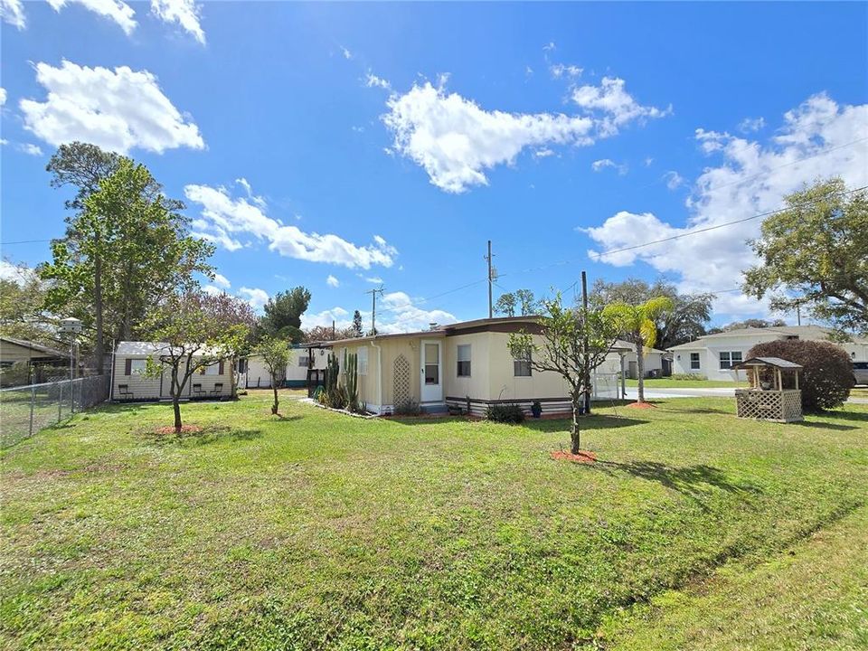 待售: $149,900 (3 贝兹, 1 浴室, 564 平方英尺)