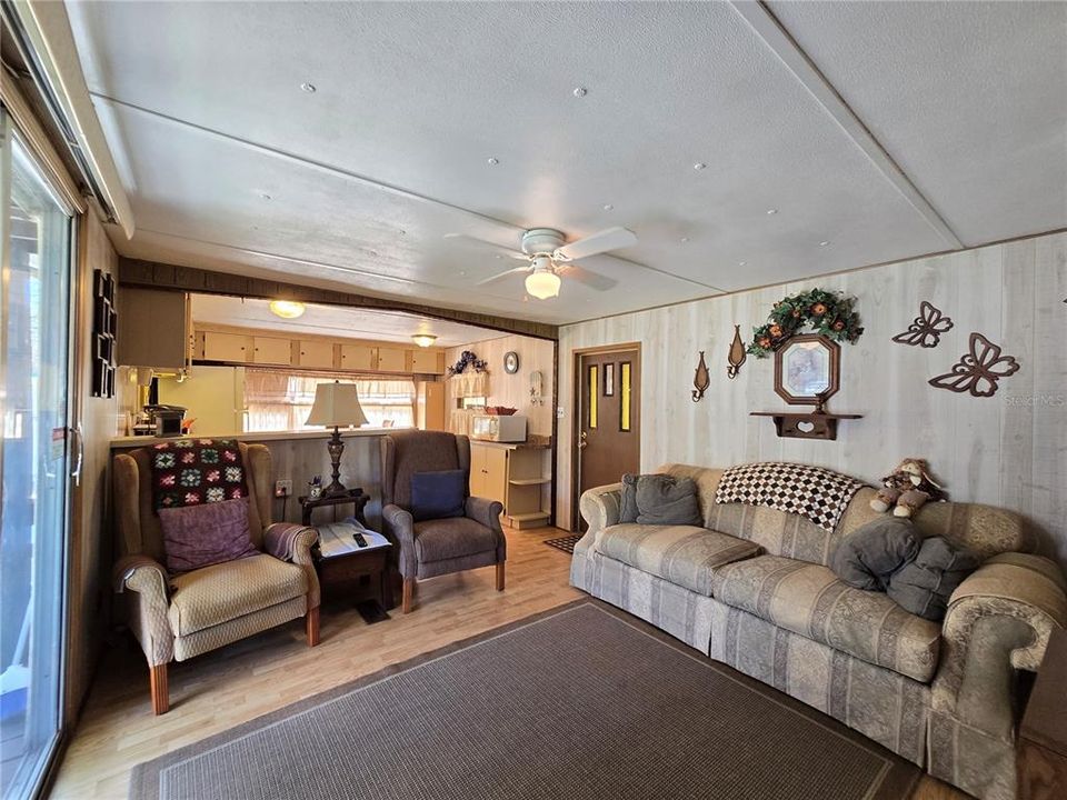 待售: $149,900 (3 贝兹, 1 浴室, 564 平方英尺)