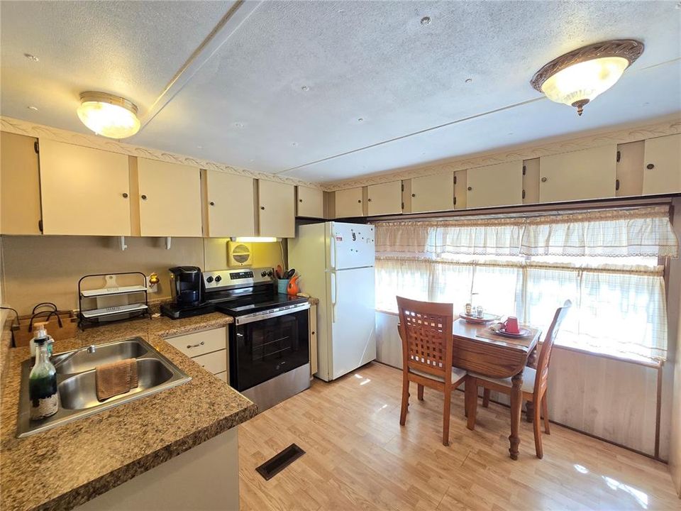 待售: $149,900 (3 贝兹, 1 浴室, 564 平方英尺)