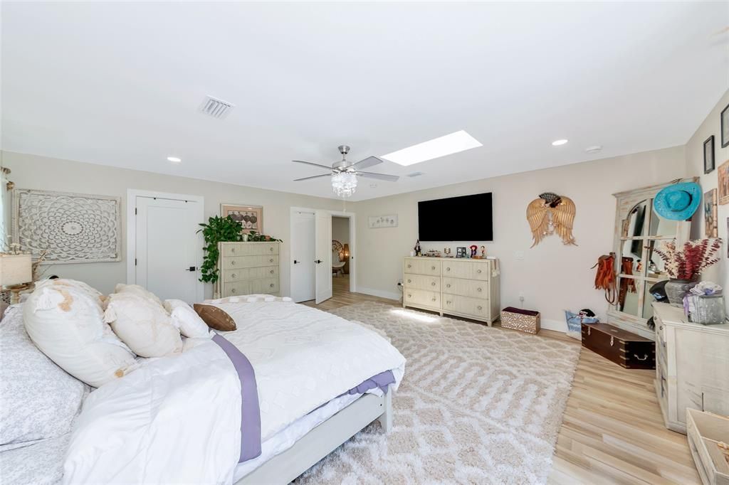 For Sale: $1,799,999 (4 beds, 3 baths, 3800 Square Feet)
