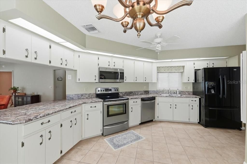 Active With Contract: $249,000 (2 beds, 2 baths, 1526 Square Feet)