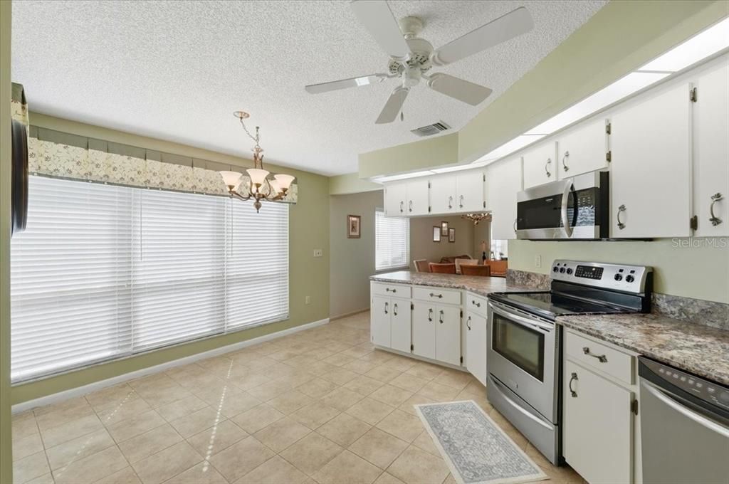 Active With Contract: $249,000 (2 beds, 2 baths, 1526 Square Feet)