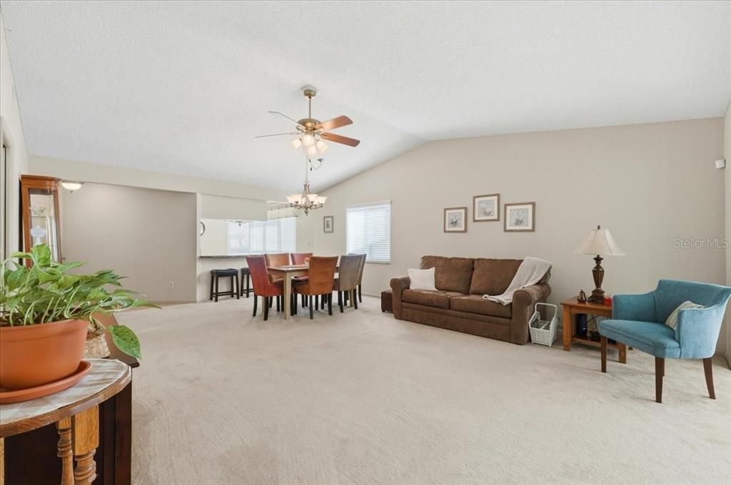 Active With Contract: $249,000 (2 beds, 2 baths, 1526 Square Feet)