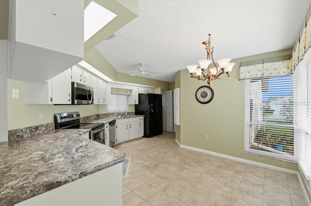 Active With Contract: $249,000 (2 beds, 2 baths, 1526 Square Feet)