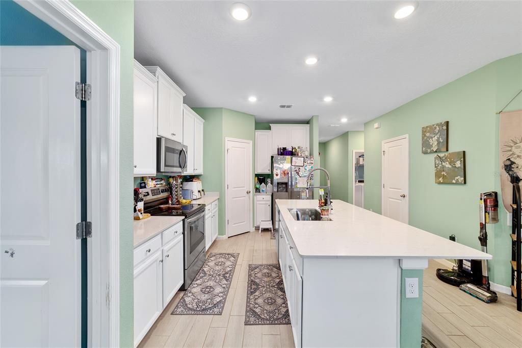 Active With Contract: $235,000 (3 beds, 2 baths, 1548 Square Feet)