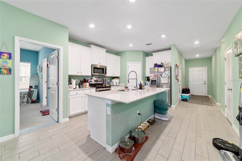 Active With Contract: $235,000 (3 beds, 2 baths, 1548 Square Feet)