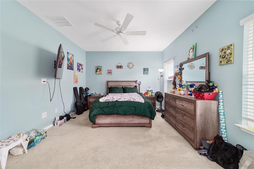 Active With Contract: $235,000 (3 beds, 2 baths, 1548 Square Feet)