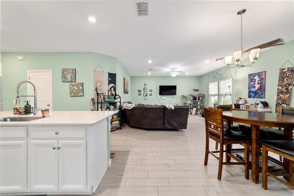 Active With Contract: $235,000 (3 beds, 2 baths, 1548 Square Feet)