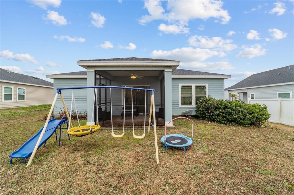 Active With Contract: $235,000 (3 beds, 2 baths, 1548 Square Feet)