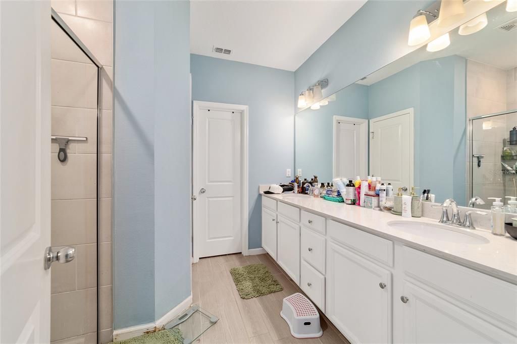 Active With Contract: $235,000 (3 beds, 2 baths, 1548 Square Feet)