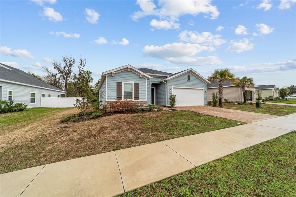 Active With Contract: $235,000 (3 beds, 2 baths, 1548 Square Feet)