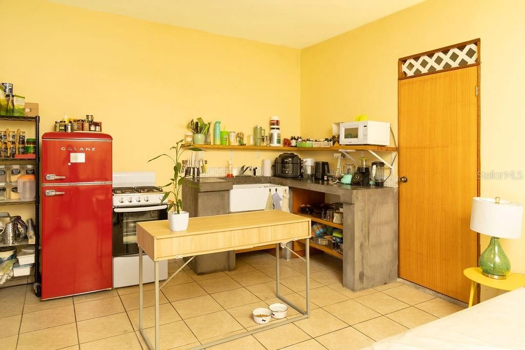 На продажу: $650,000 (4 спален, 3 ванн, 1964 Квадратных фут)