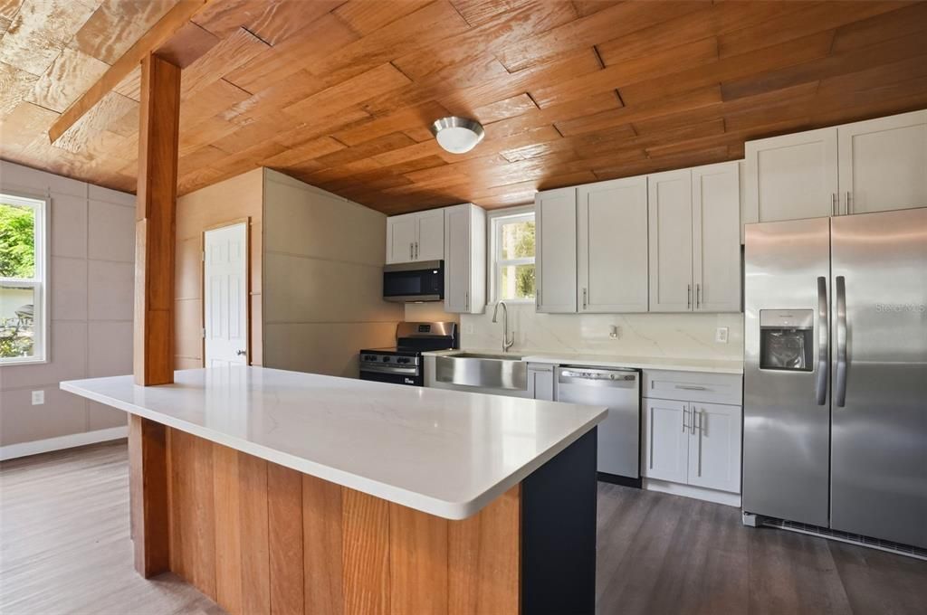 На продажу: $159,900 (1 спален, 1 ванн, 600 Квадратных фут)