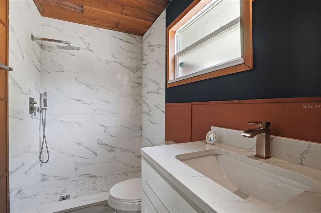 На продажу: $159,900 (1 спален, 1 ванн, 600 Квадратных фут)