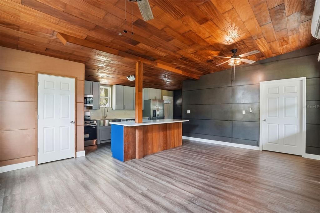 На продажу: $159,900 (1 спален, 1 ванн, 600 Квадратных фут)