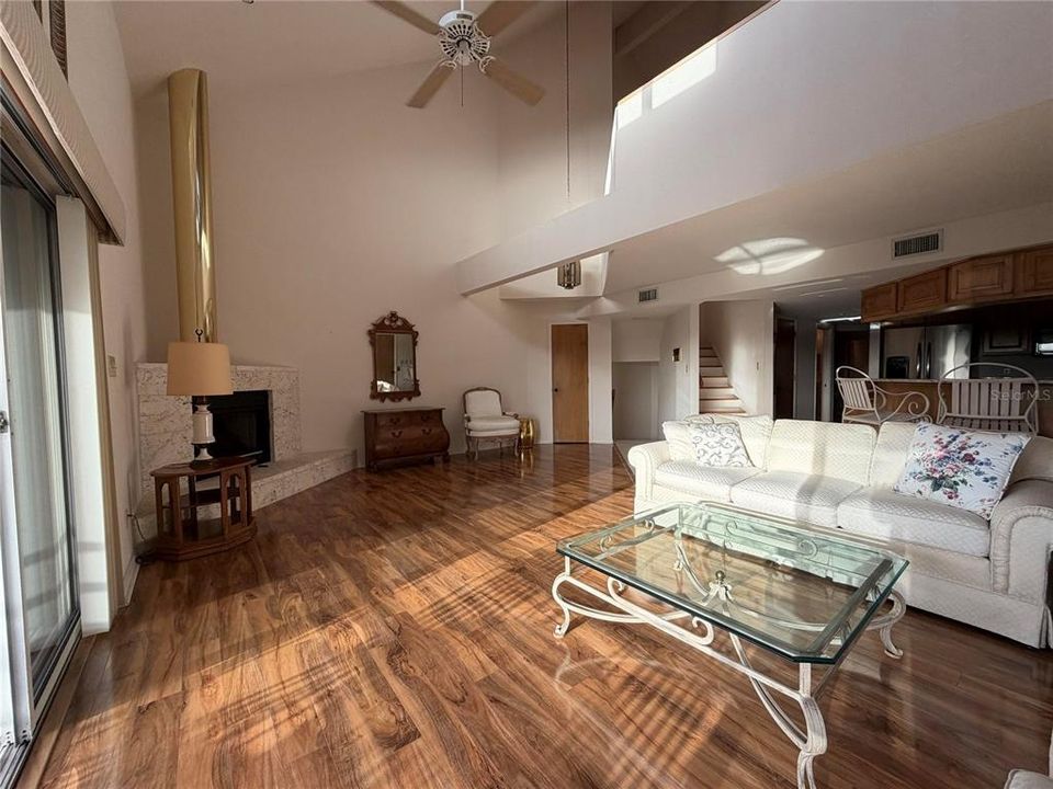 На продажу: $450,000 (2 спален, 3 ванн, 2168 Квадратных фут)