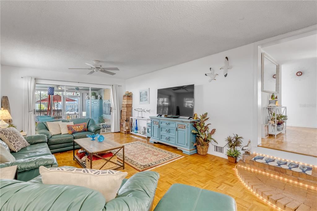 На продажу: $434,000 (3 спален, 3 ванн, 1370 Квадратных фут)