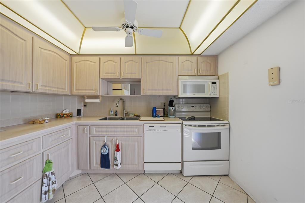 En Venta: $169,900 (2 camas, 2 baños, 921 Pies cuadrados)